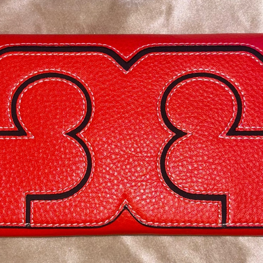 Tory Burch Orange & Black Wallet Sleek Design High-Quality Craftsmanship